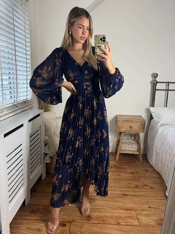 Toni Long Sleeved Pleated Maxi Dress / Navy Floral